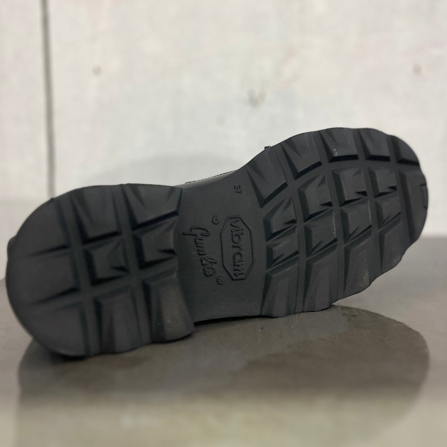 2282 Seta Nero
