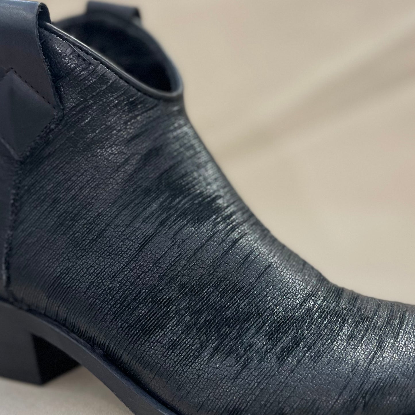 2053 Intagliato Nero