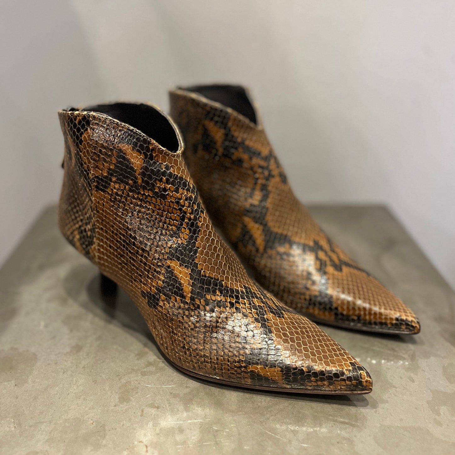 2745 Pitone Brown