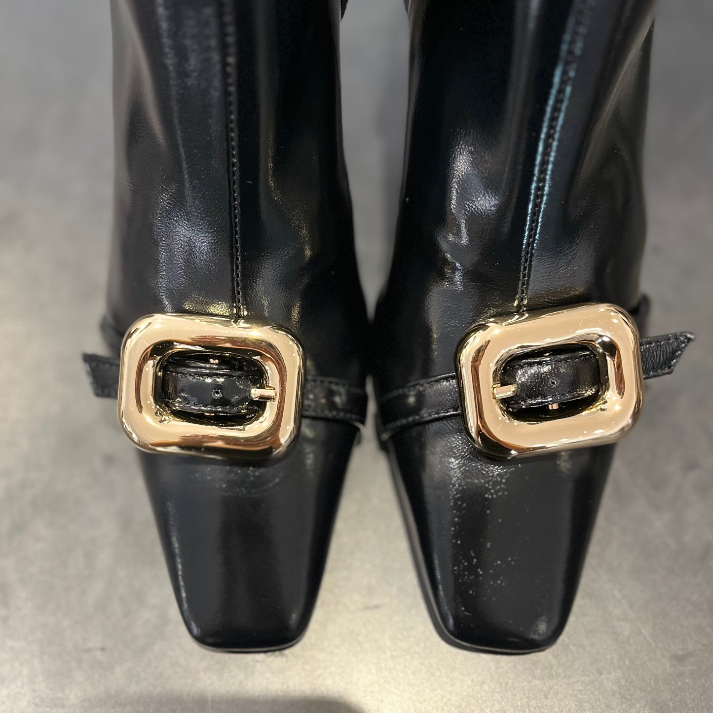 2812 Black