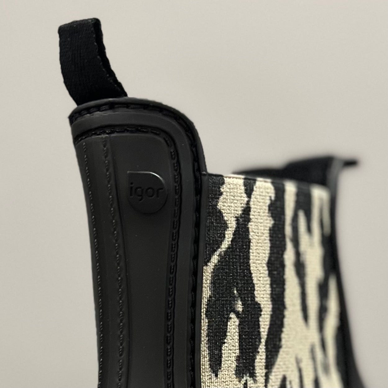 Rock Black/Zebra