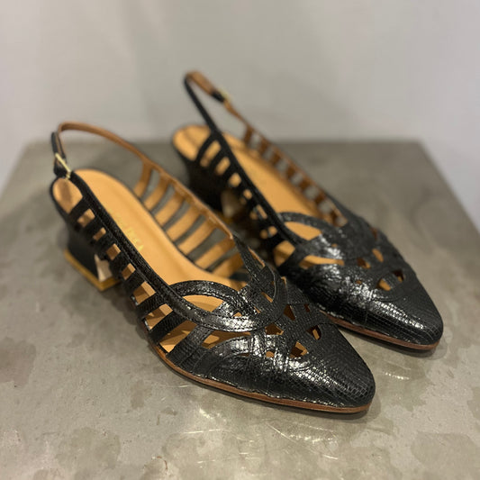 D-607 Slingback