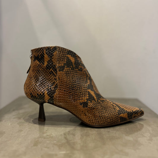 2745 Pitone Brown