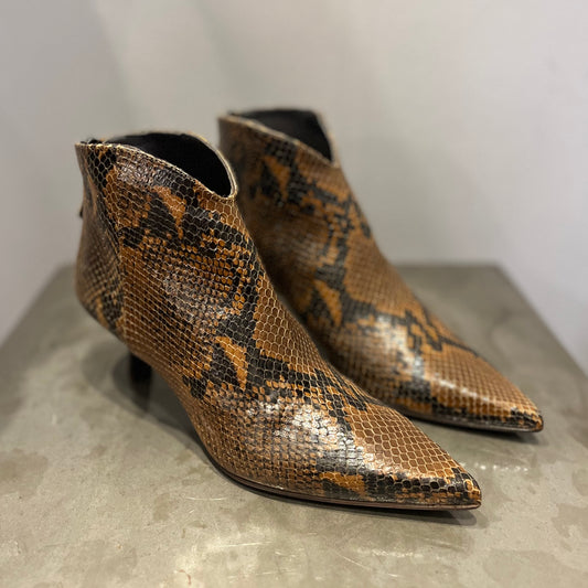 2745 Pitone Brown