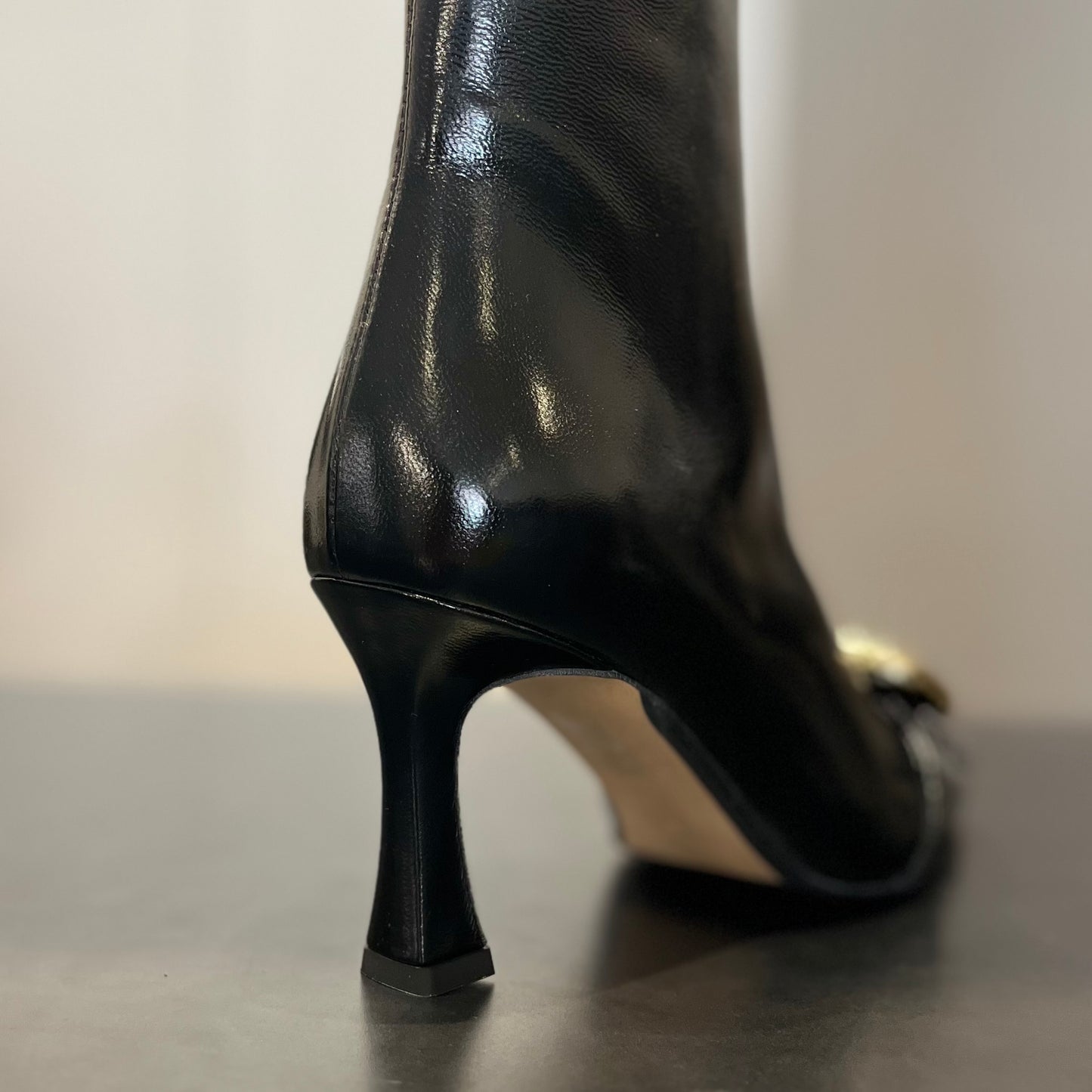 2812 Black