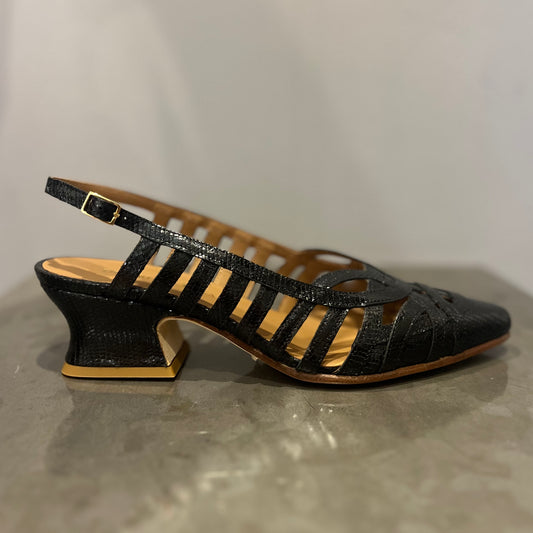 D-607 Slingback