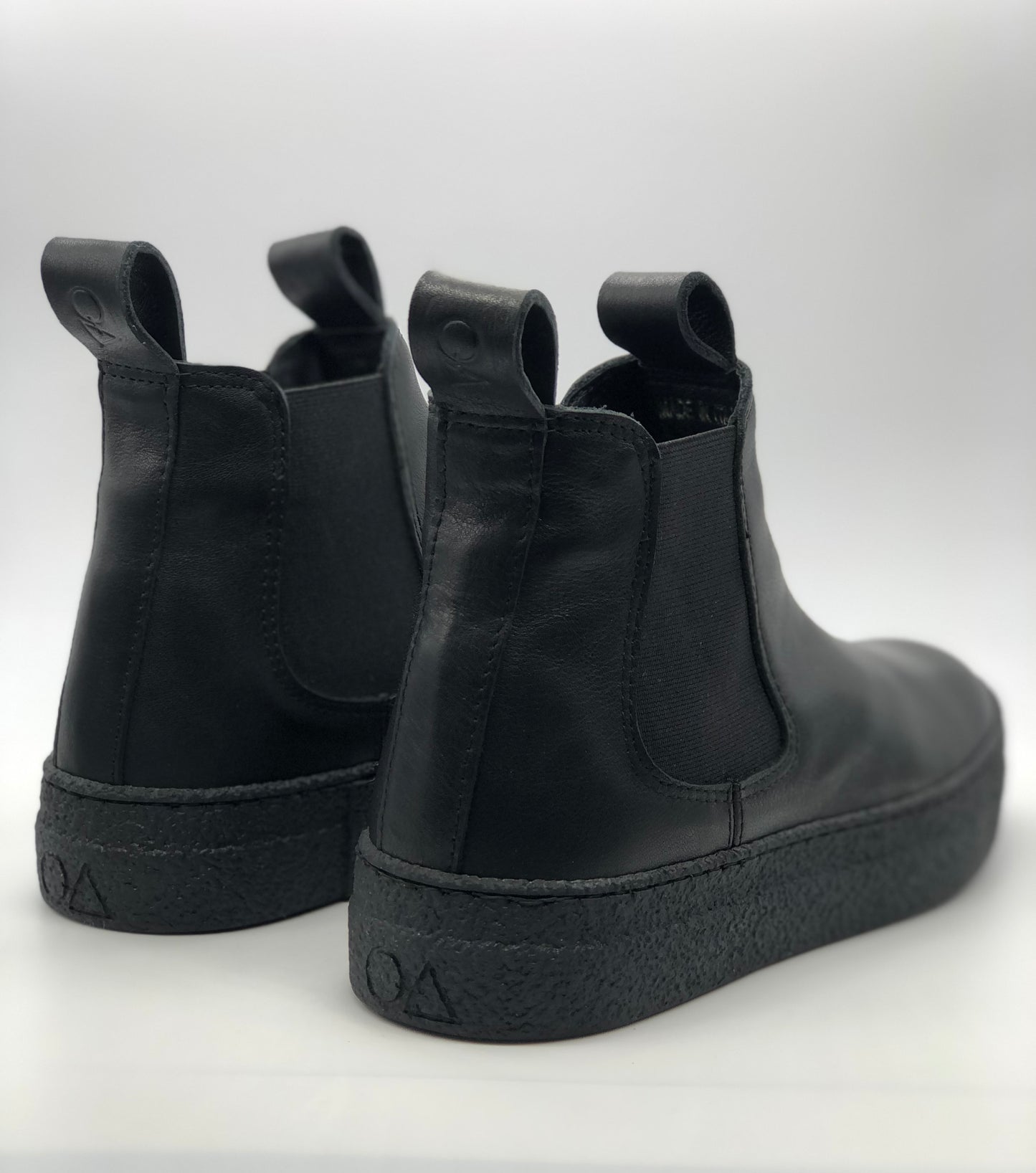 Stivaletto in Pelle con Elastici Nero